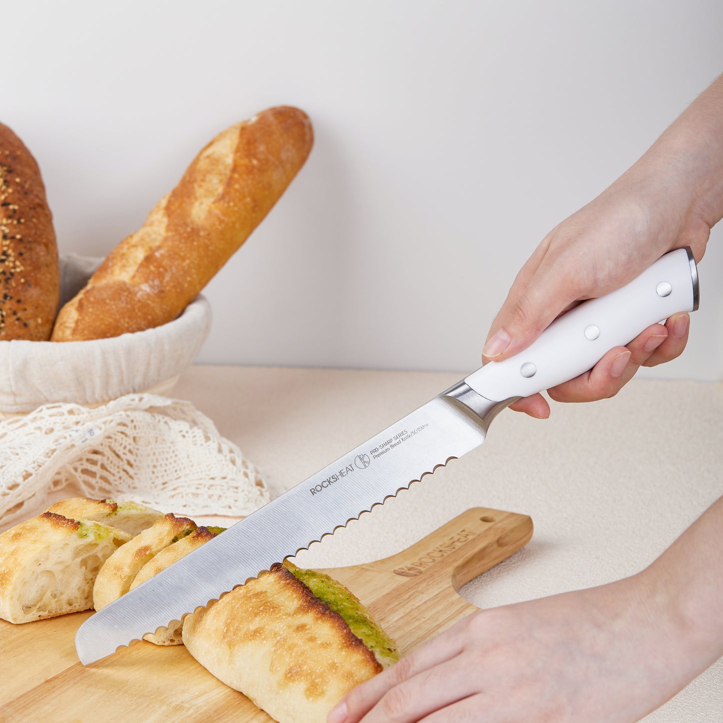 8.5 inch Bread Knife, Serrated Bread Slicer for Homemade Bread